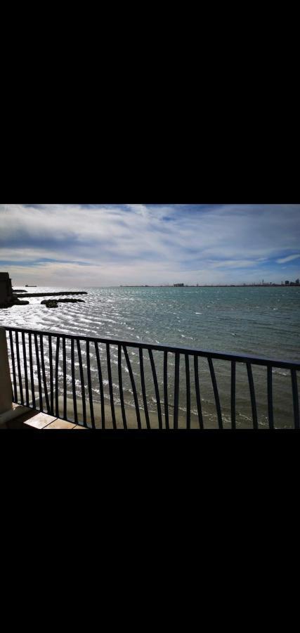 Hotel La Mediterranee Fos-sur-Mer Esterno foto